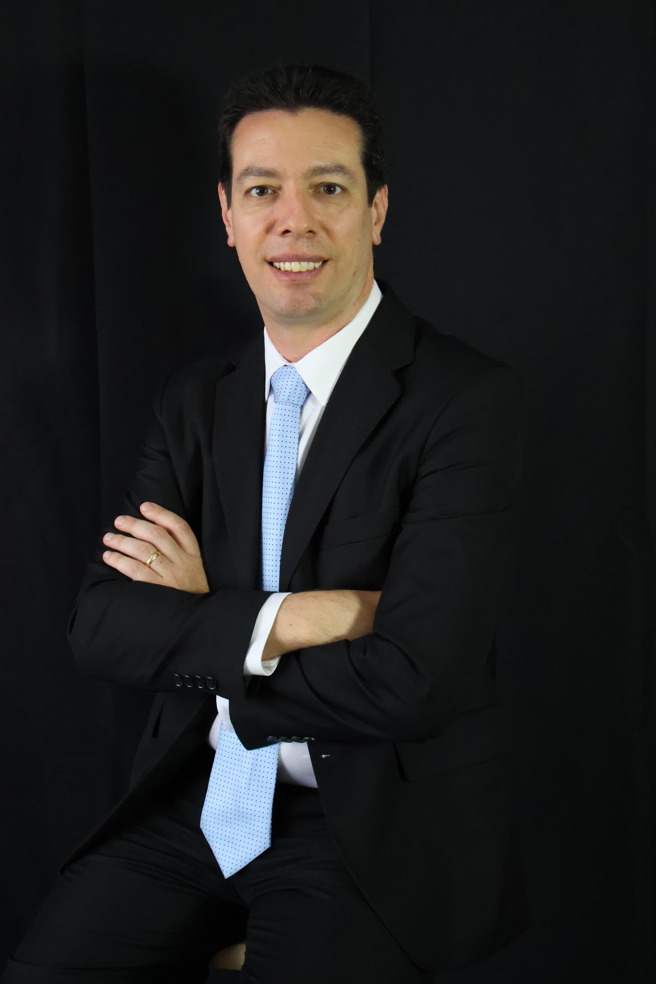 Dr. Anderson Nadiak Bueno