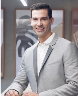 Dr. Tomas Mosaner