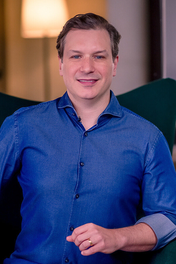 Dr. Igor Sincos